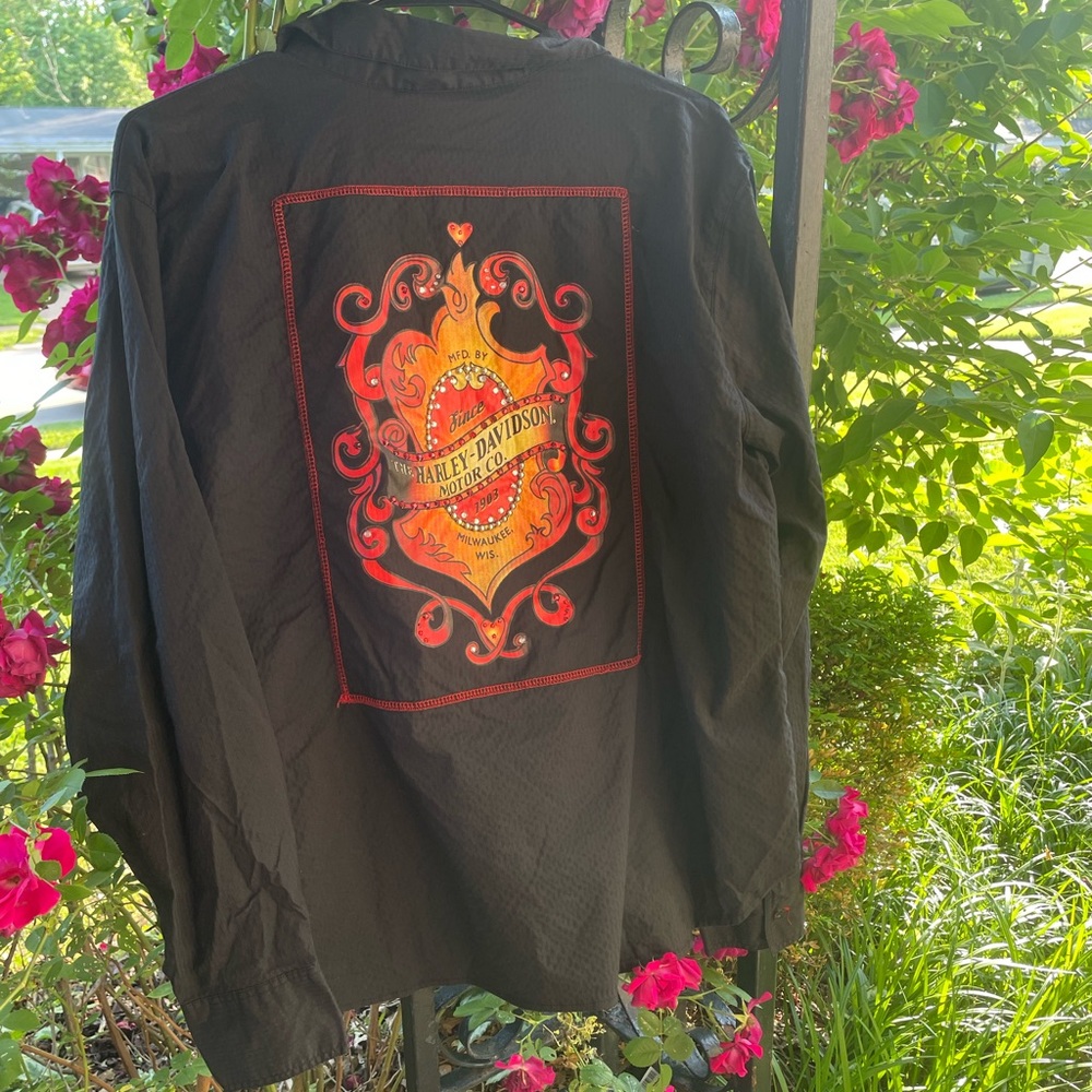 Button up. Size 1W (fits like a medium)